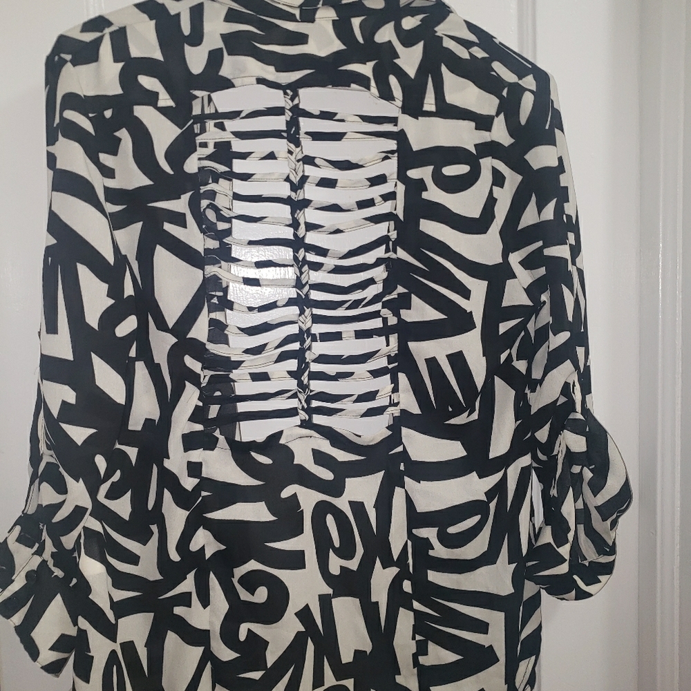 🖤🤍Sexy Black & White Blouse